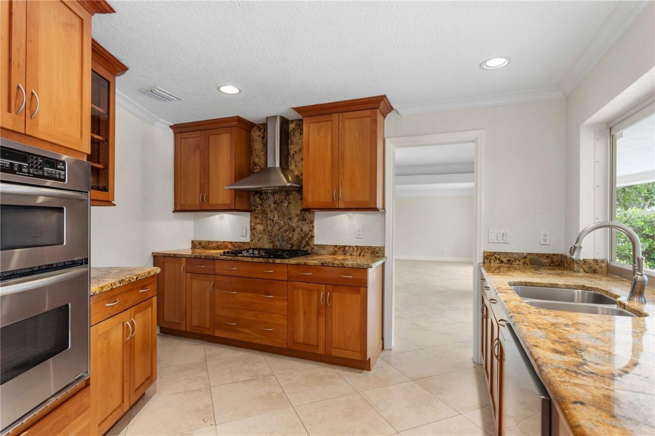 1985 Carolina Avenue Ne, Saint Petersburg, FL 33703 Photo