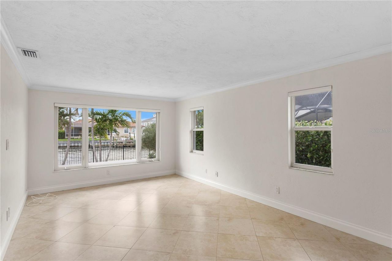 1985 Carolina Avenue Ne, Saint Petersburg, FL 33703 Photo