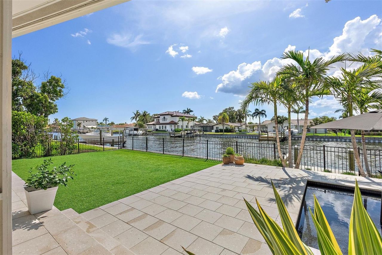 1985 Carolina Avenue Ne, Saint Petersburg, FL 33703 Photo