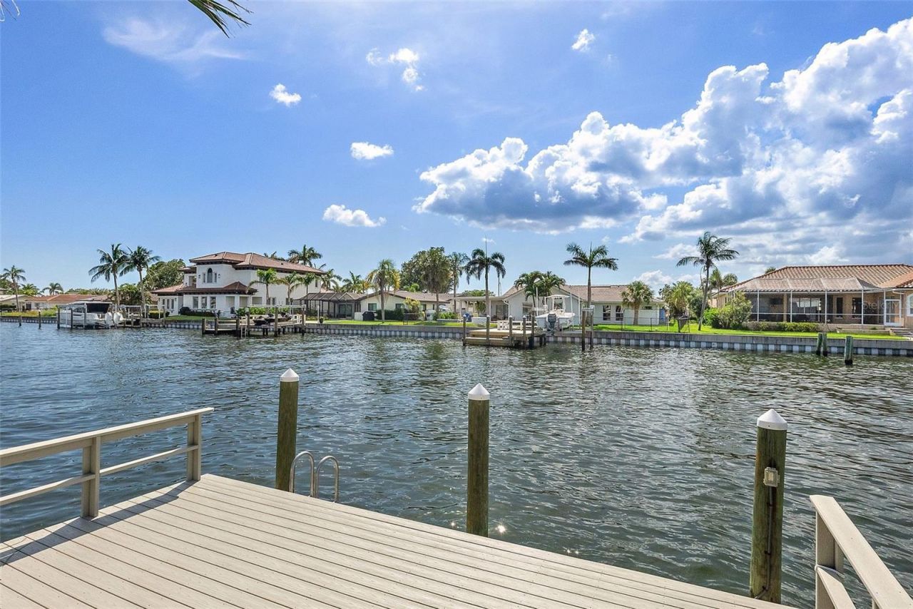 1985 Carolina Avenue Ne, Saint Petersburg, FL 33703 Photo