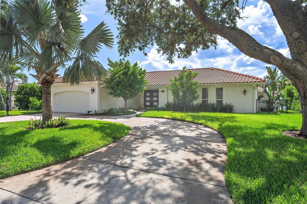 1985 Carolina Avenue Ne, Saint Petersburg, FL 33703 Photo
