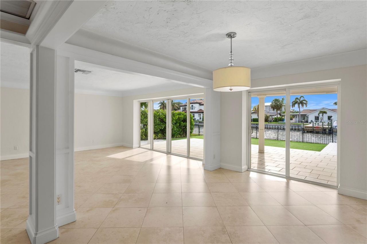 1985 Carolina Avenue Ne, Saint Petersburg, FL 33703 Photo
