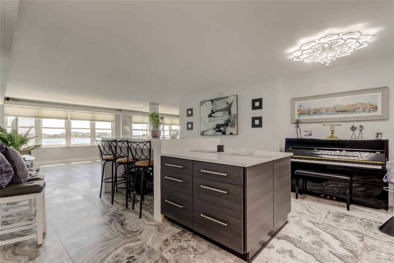 5200 Brittany Drive S, Unit 204, Saint Petersburg, FL 33715 Photo