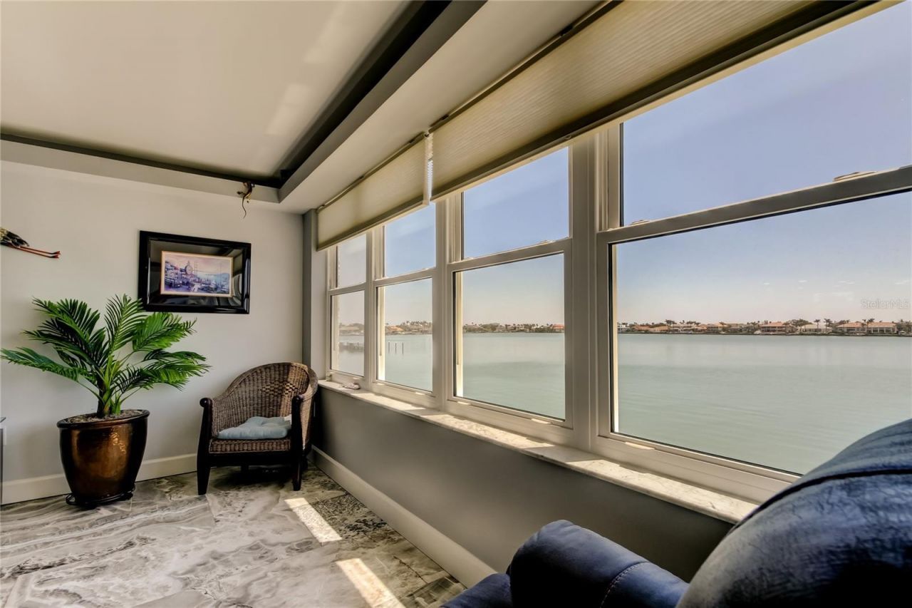 5200 Brittany Drive S, Unit 204, Saint Petersburg, FL 33715 Photo