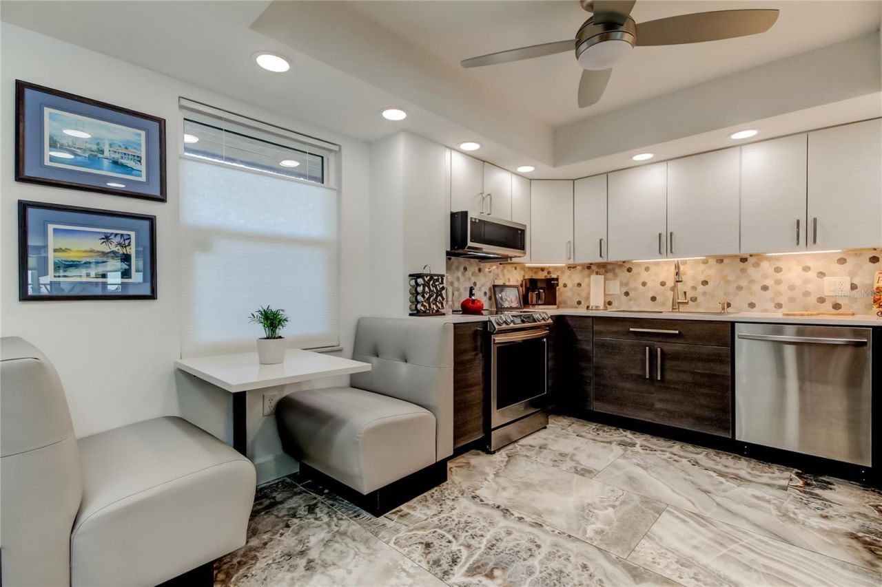 5200 Brittany Drive S, Unit 204, Saint Petersburg, FL 33715 Photo