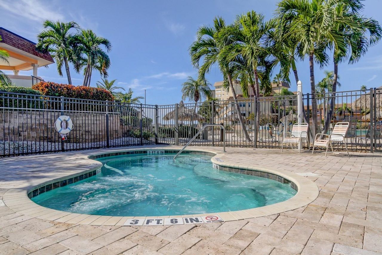 5200 Brittany Drive S, Unit 204, Saint Petersburg, FL 33715 Photo