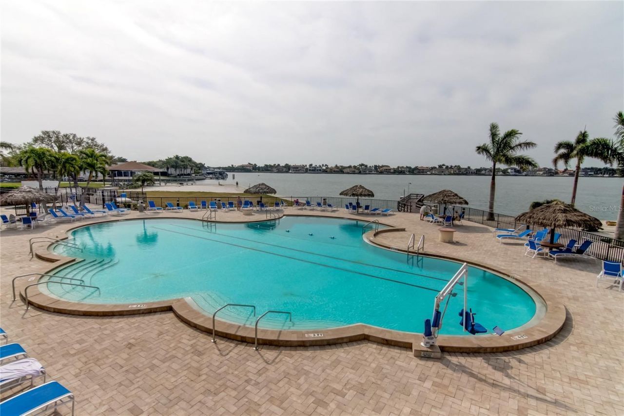 5200 Brittany Drive S, Unit 204, Saint Petersburg, FL 33715 Photo