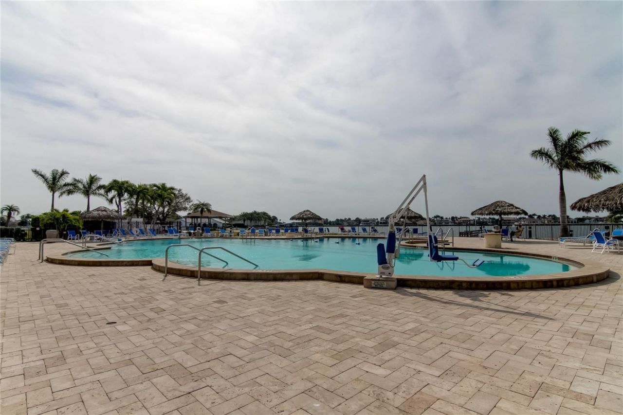 5200 Brittany Drive S, Unit 204, Saint Petersburg, FL 33715 Photo