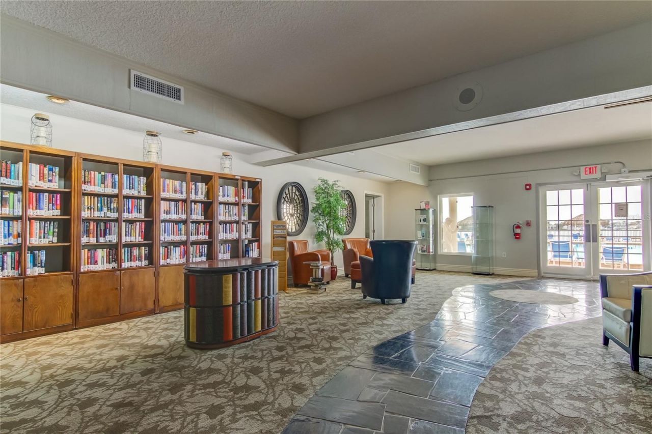 5200 Brittany Drive S, Unit 204, Saint Petersburg, FL 33715 Photo
