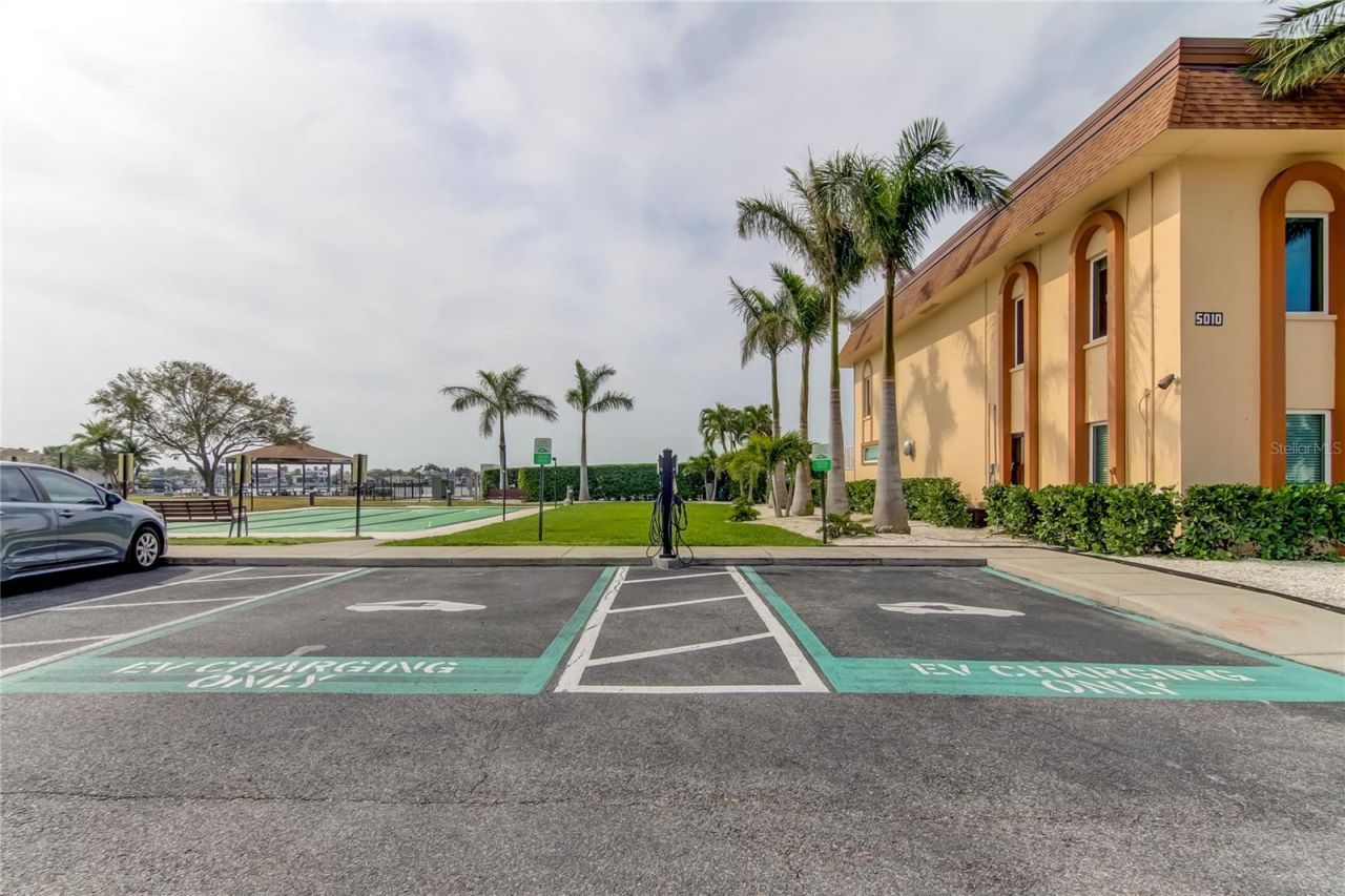5200 Brittany Drive S, Unit 204, Saint Petersburg, FL 33715 Photo