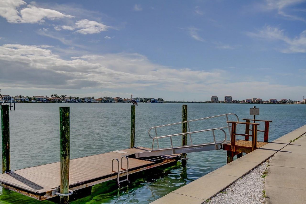 5200 Brittany Drive S, Unit 204, Saint Petersburg, FL 33715 Photo