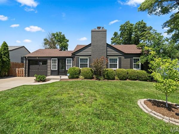 823 Victoria Place, Glendale, MO 63122