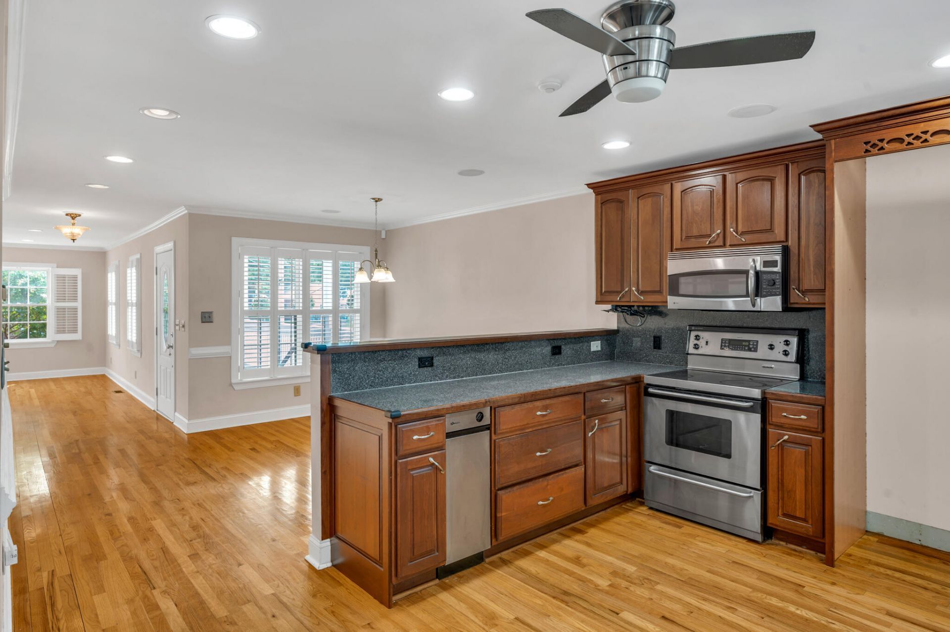 21 Aiken Street Photo 10