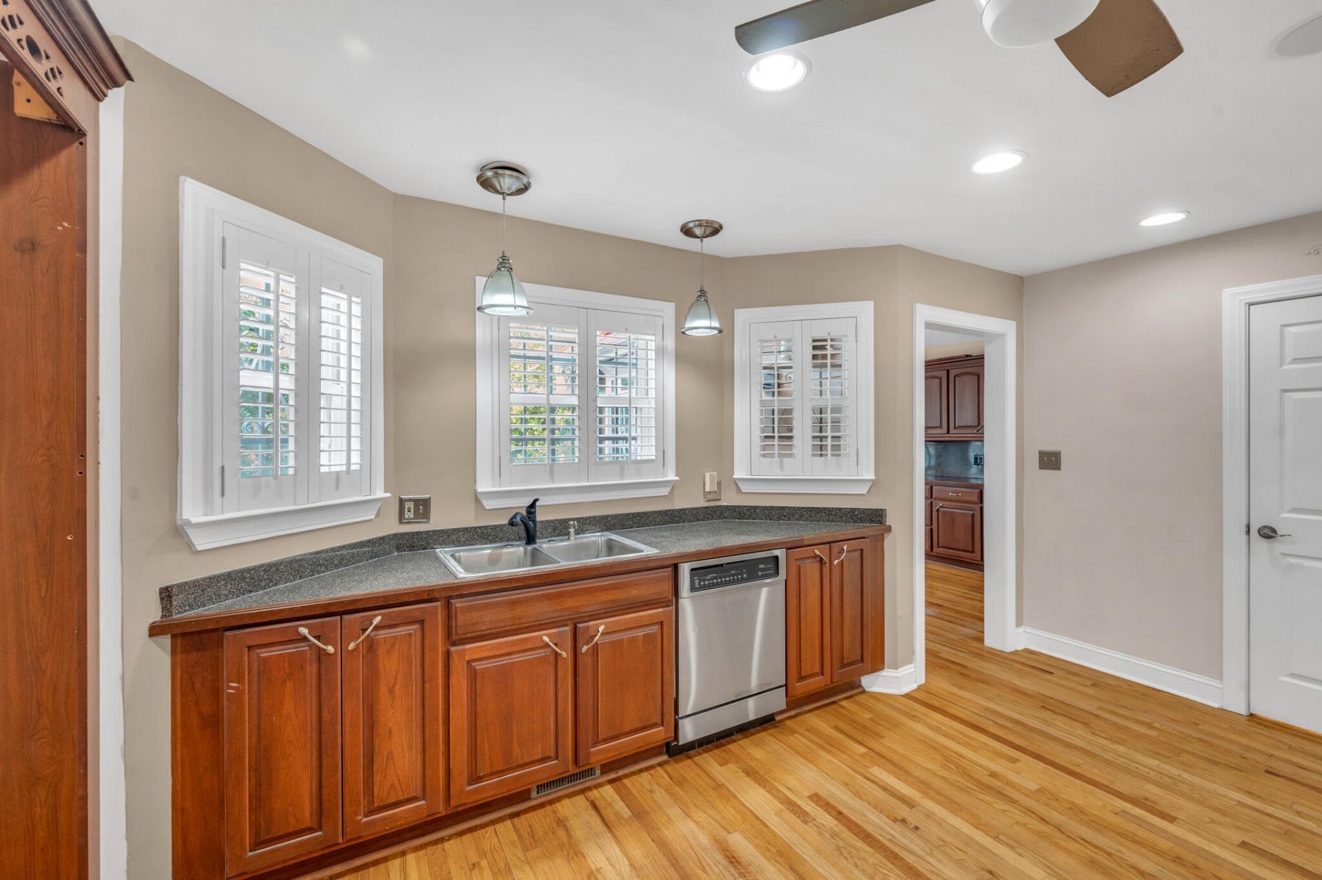 21 Aiken Street Photo 11