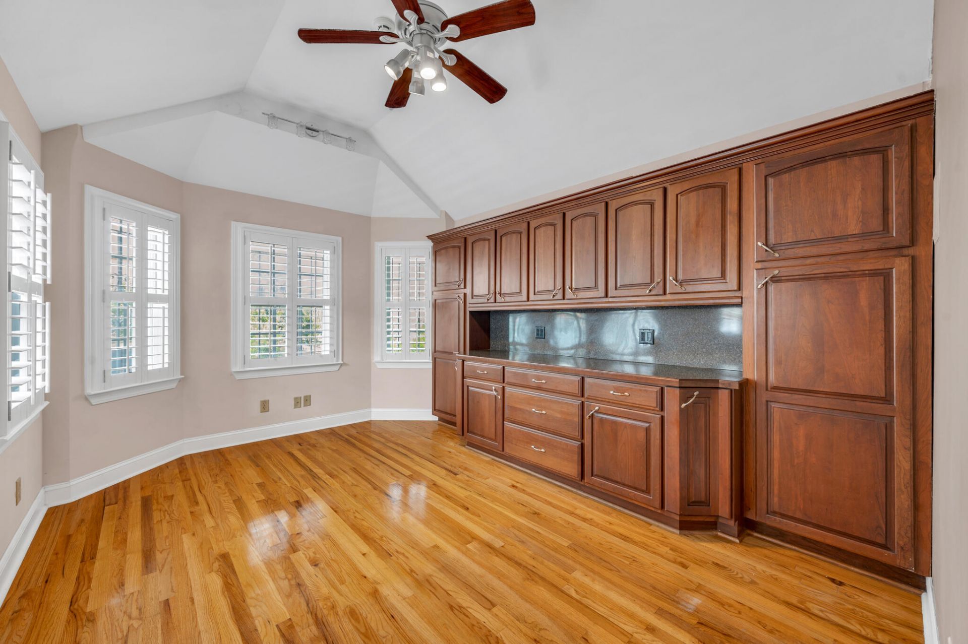 21 Aiken Street Photo 13