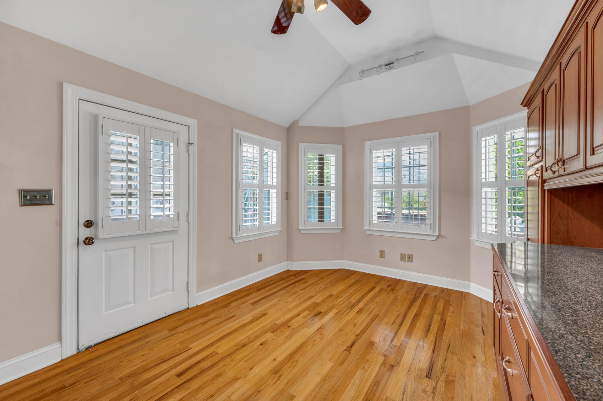 21 Aiken Street Photo 14
