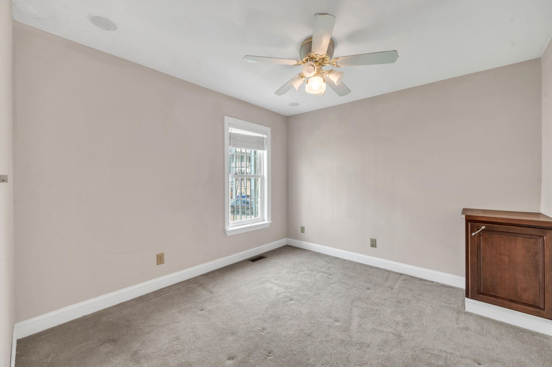 21 Aiken Street Photo 16