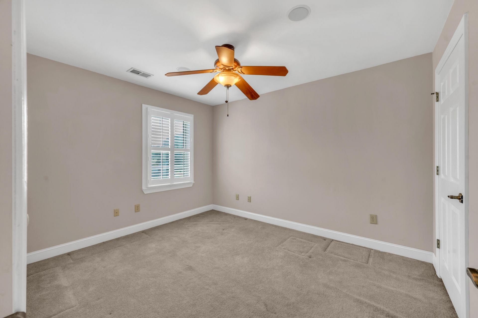 21 Aiken Street Photo 22