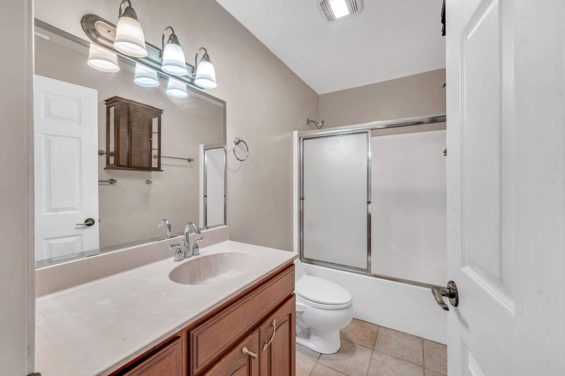 21 Aiken Street Photo 23