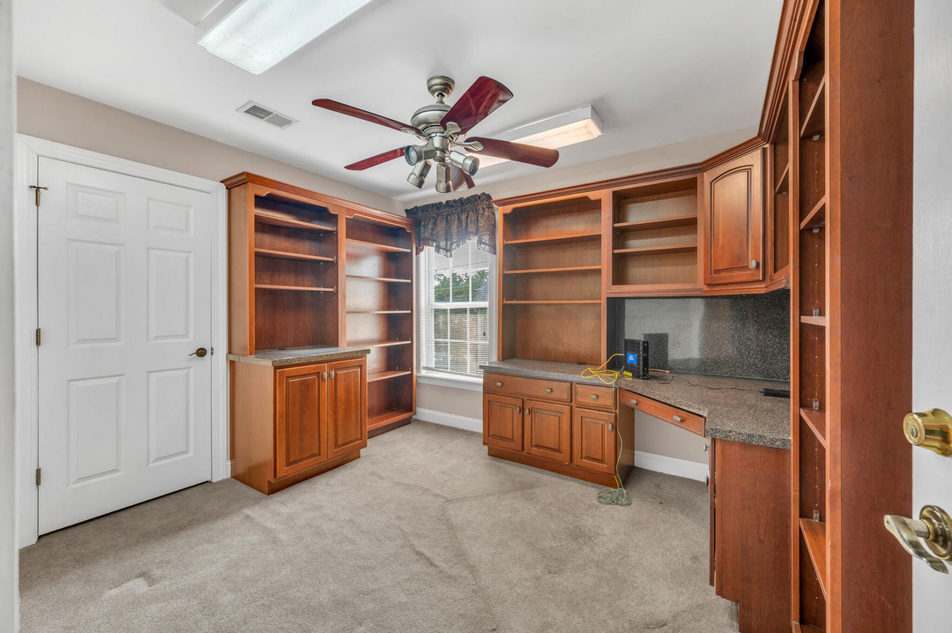 21 Aiken Street Photo 24