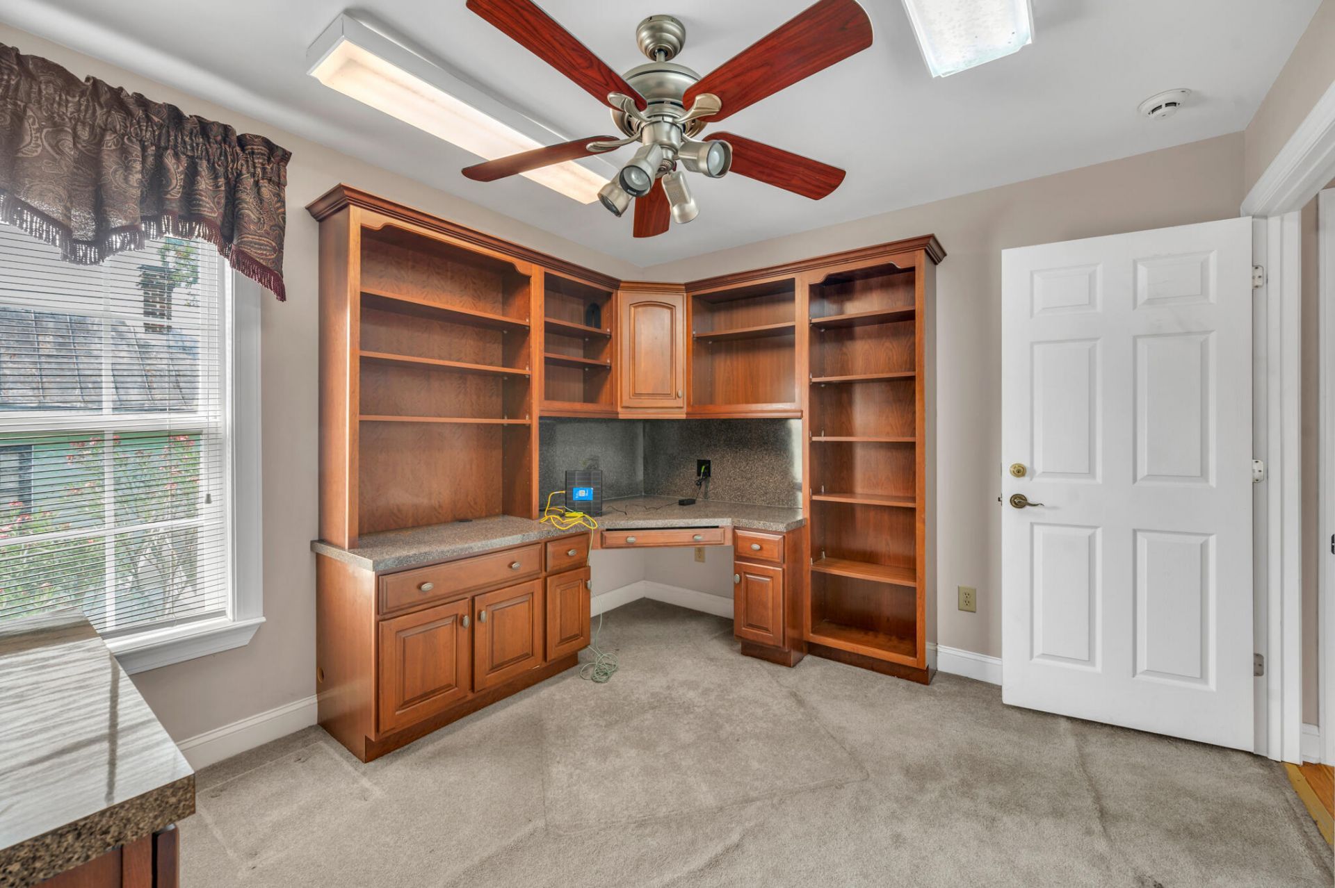 21 Aiken Street Photo 25