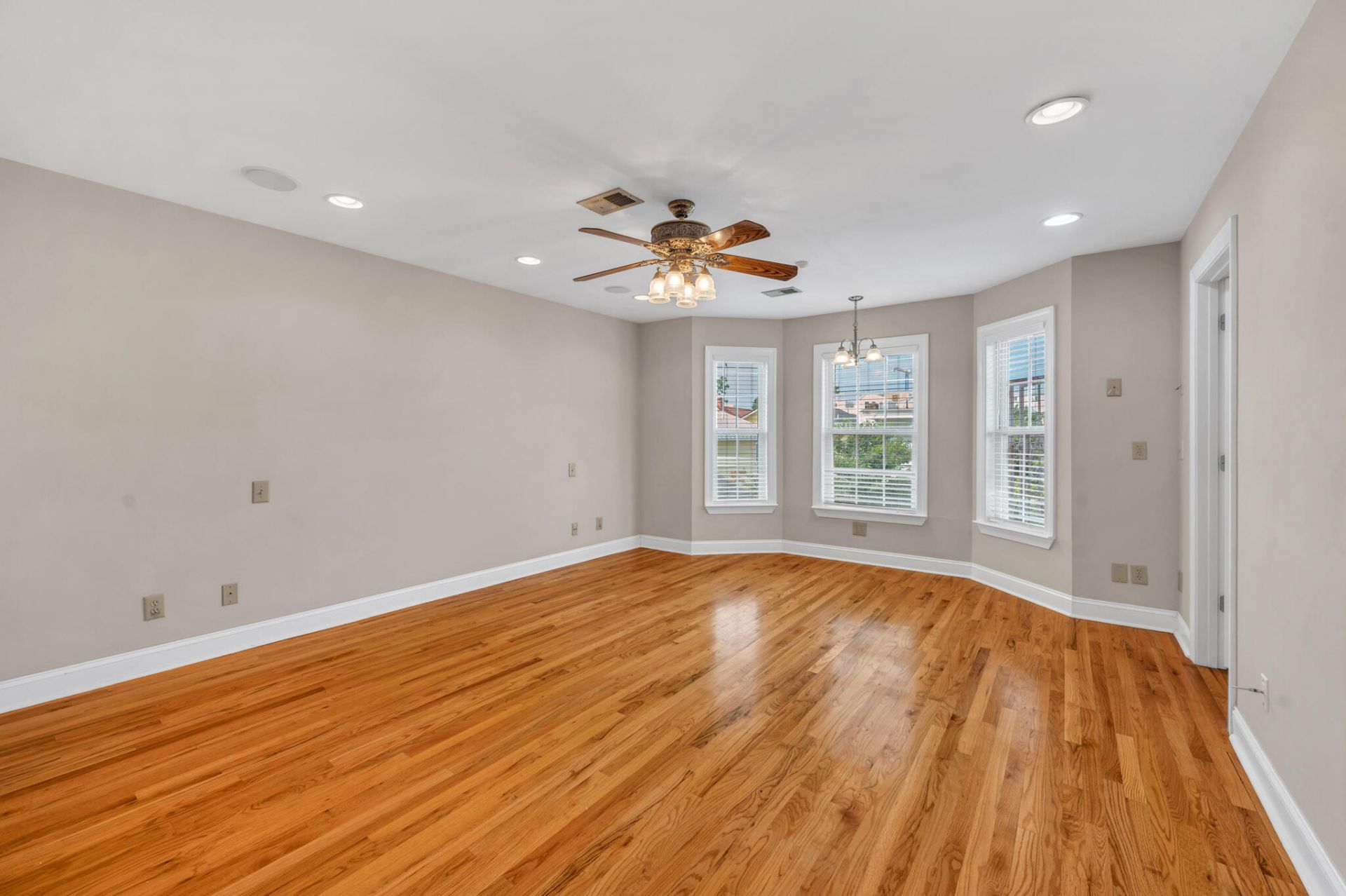 21 Aiken Street Photo 26