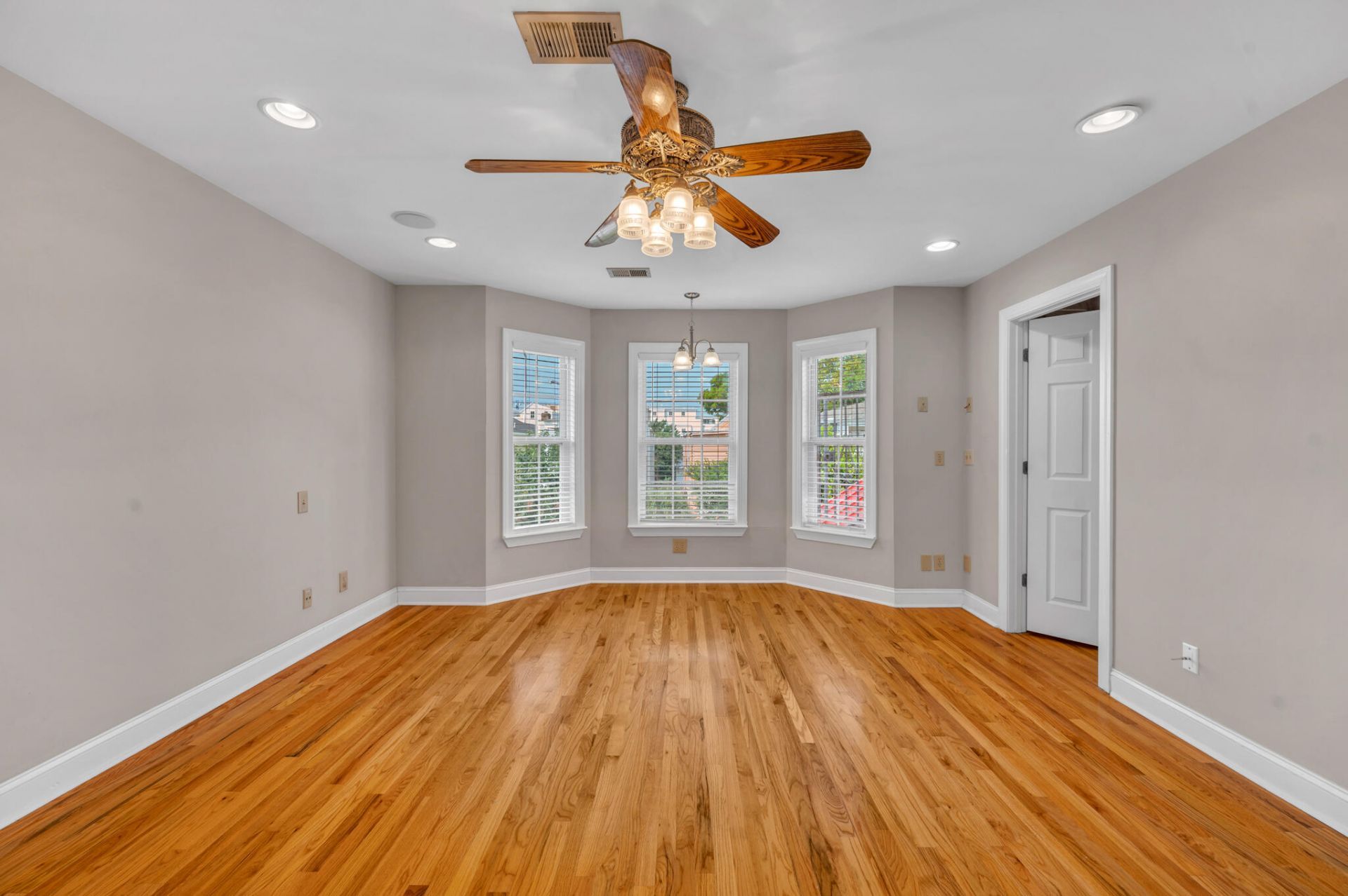 21 Aiken Street Photo 27