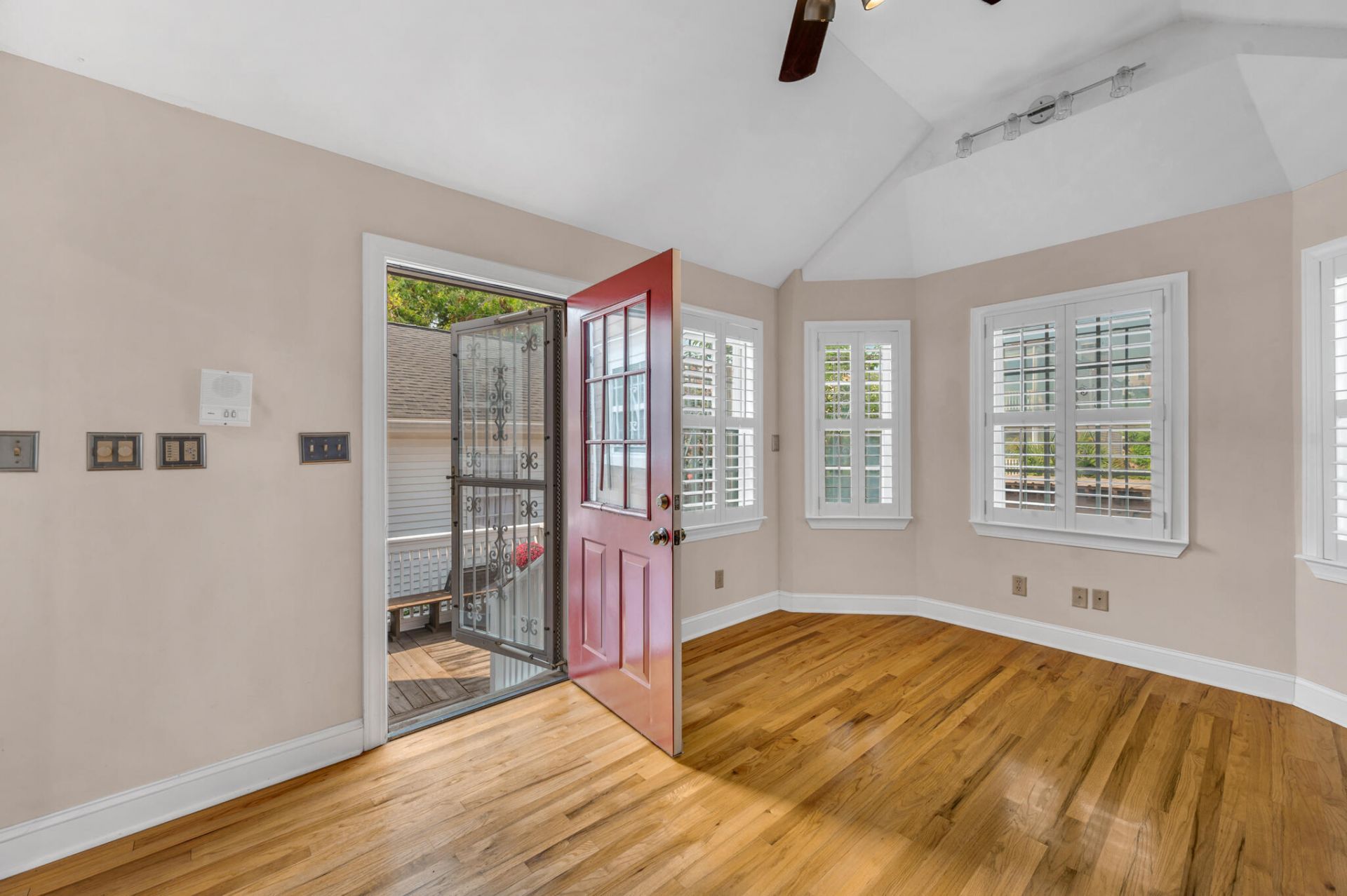 21 Aiken Street Photo 32