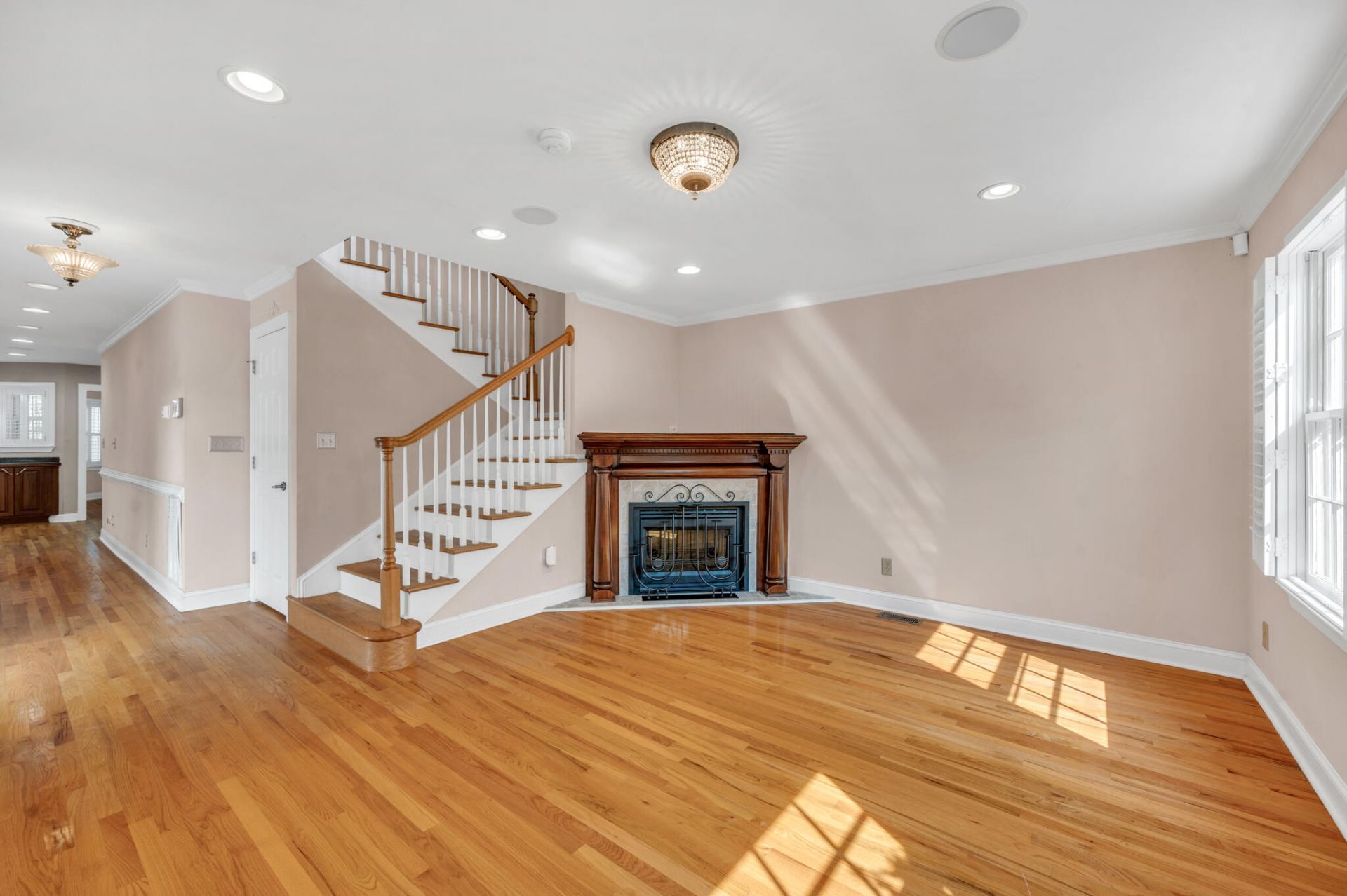 21 Aiken Street Photo 4