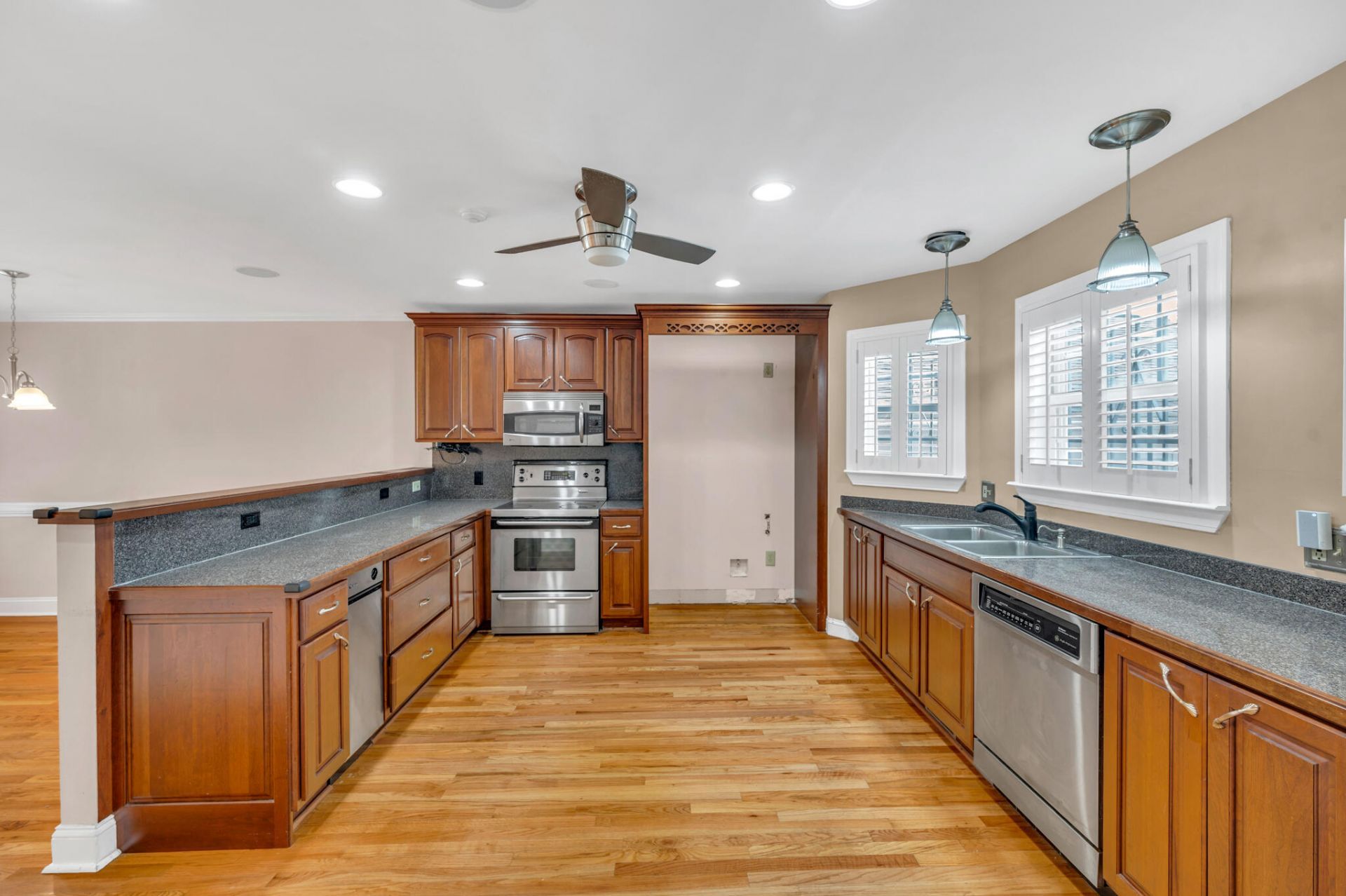 21 Aiken Street Photo 9