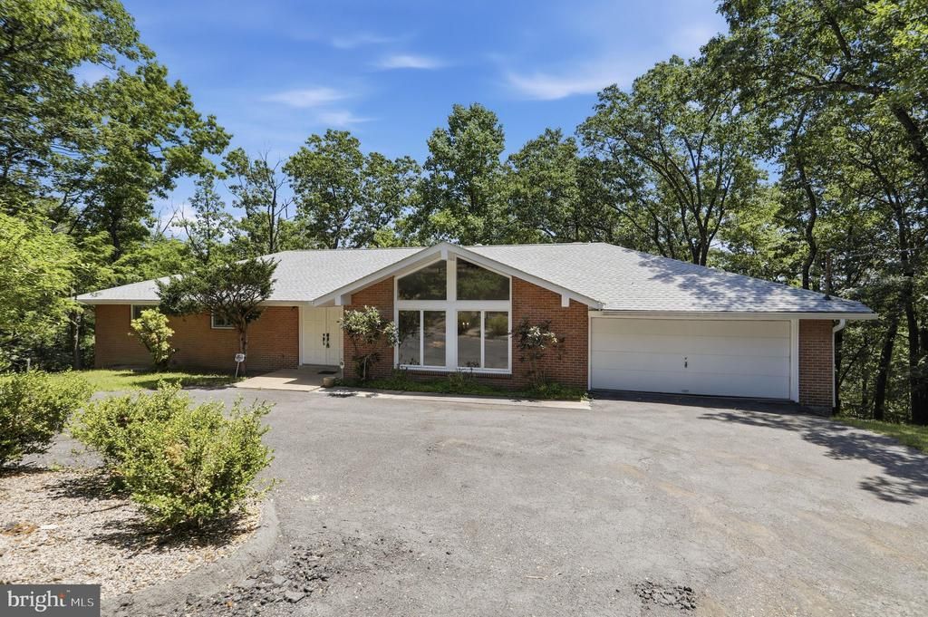 935 DINGLE PARK DRIVE , CUMBERLAND, MD 21502