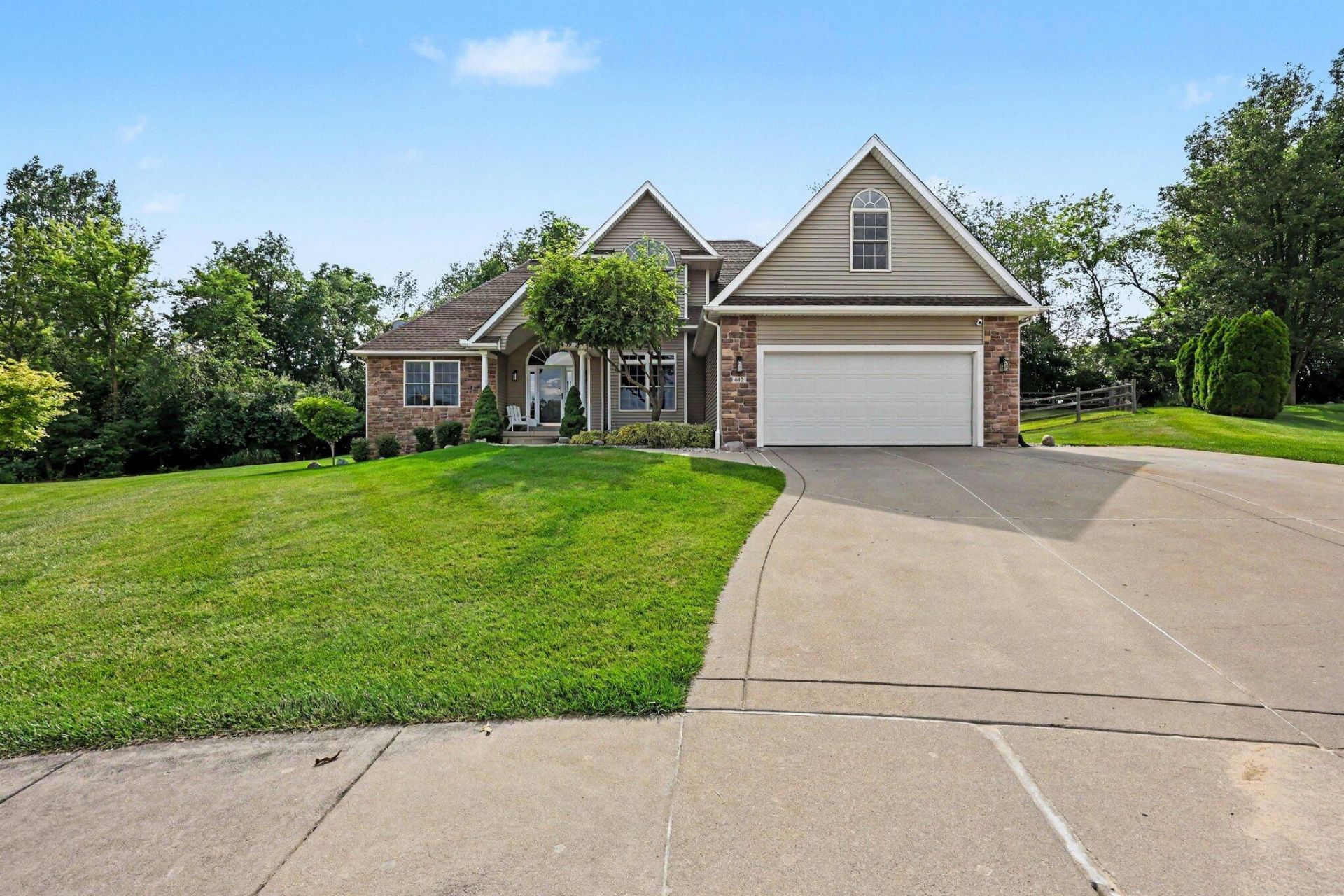 612 Hickory Ridge Drive, Tecumseh, MI 49286 Main Photo