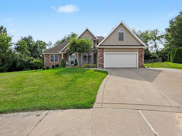 612 Hickory Ridge Drive, Tecumseh, MI 49286