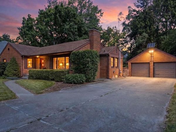 2678 Valley Drive, Ann Arbor, MI 48103