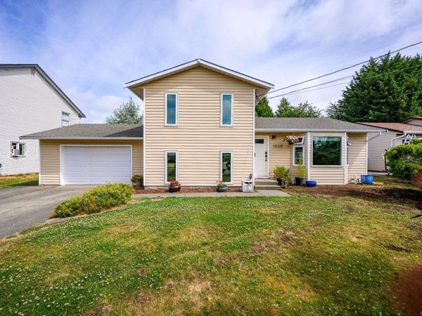 1646 Maquinna Ave , Comox, BC V9M 3L7