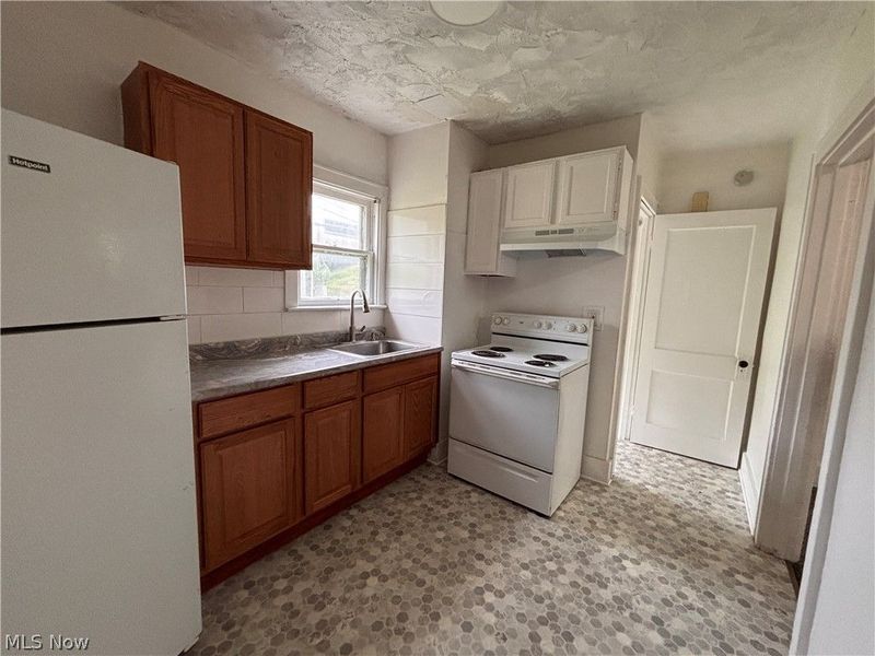 689 Brown Street, Akron, OH 44311 Photo 5