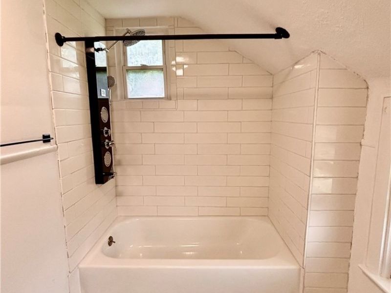 689 Brown Street, Akron, OH 44311 Photo 9