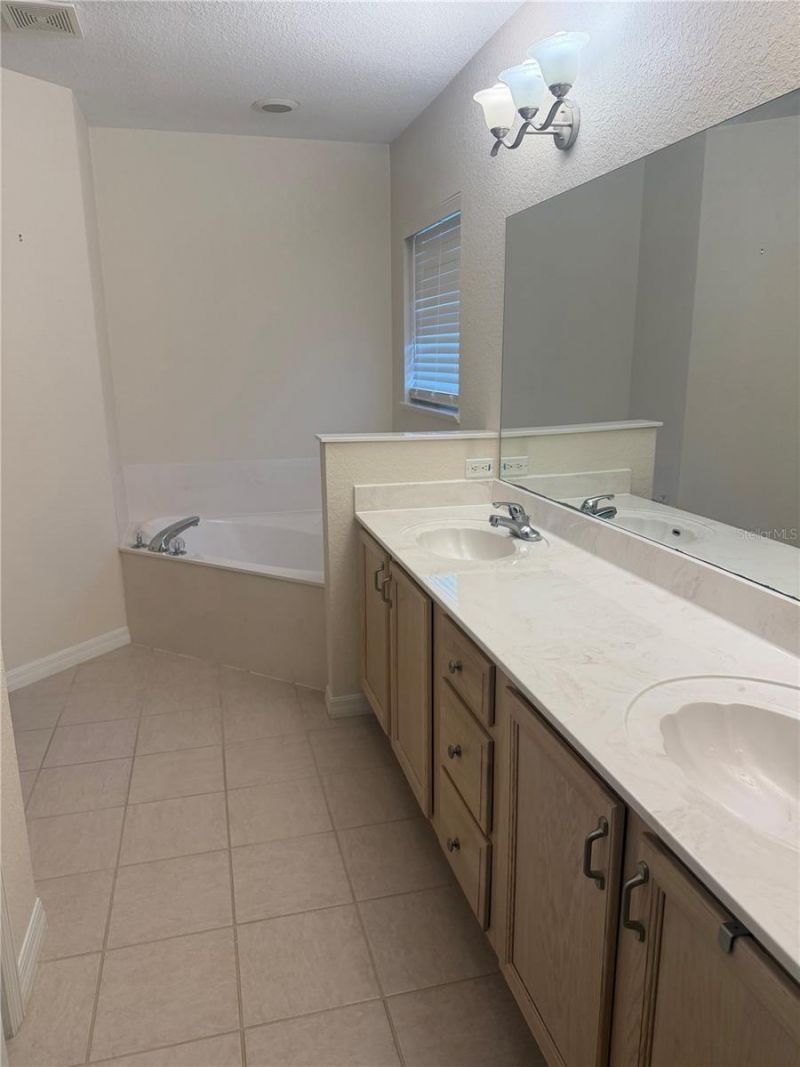 4025 NE 14th Court , Ocala, FL 34479 Photo