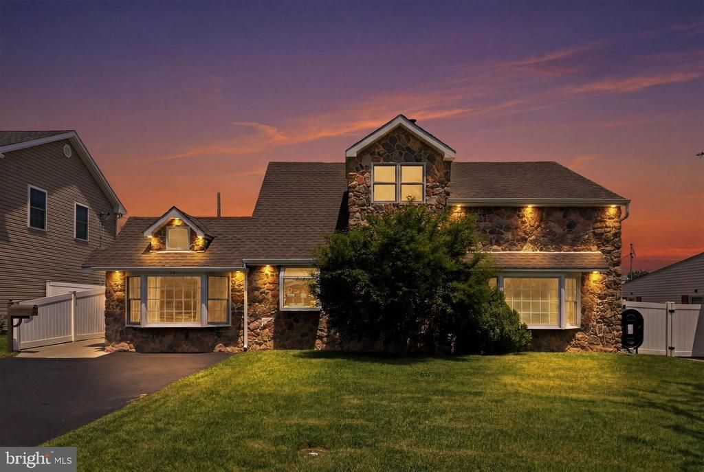 10 GRANITE ROAD , LEVITTOWN, PA 19057