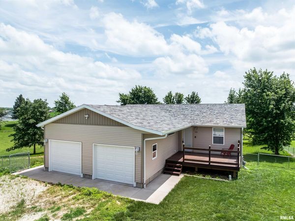 113 HILLCREST Drive, Biggsville, IL 61418