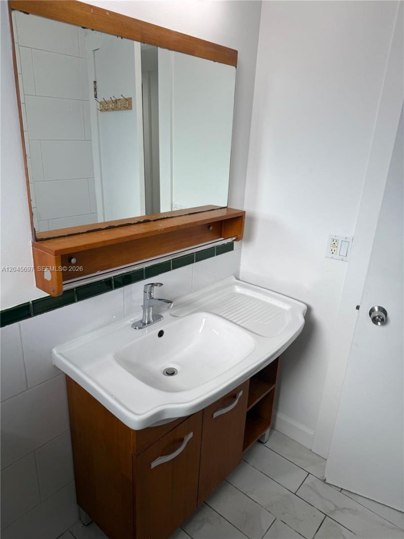 767 SW 9th St , Unit 202, Miami, FL 33130 Photo