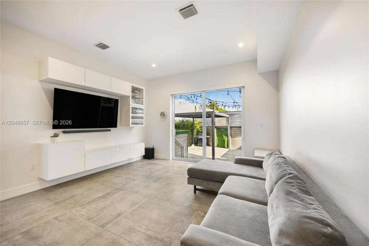 3655 SW 25th St, Unit 3655, Miami, FL 33133 Photo