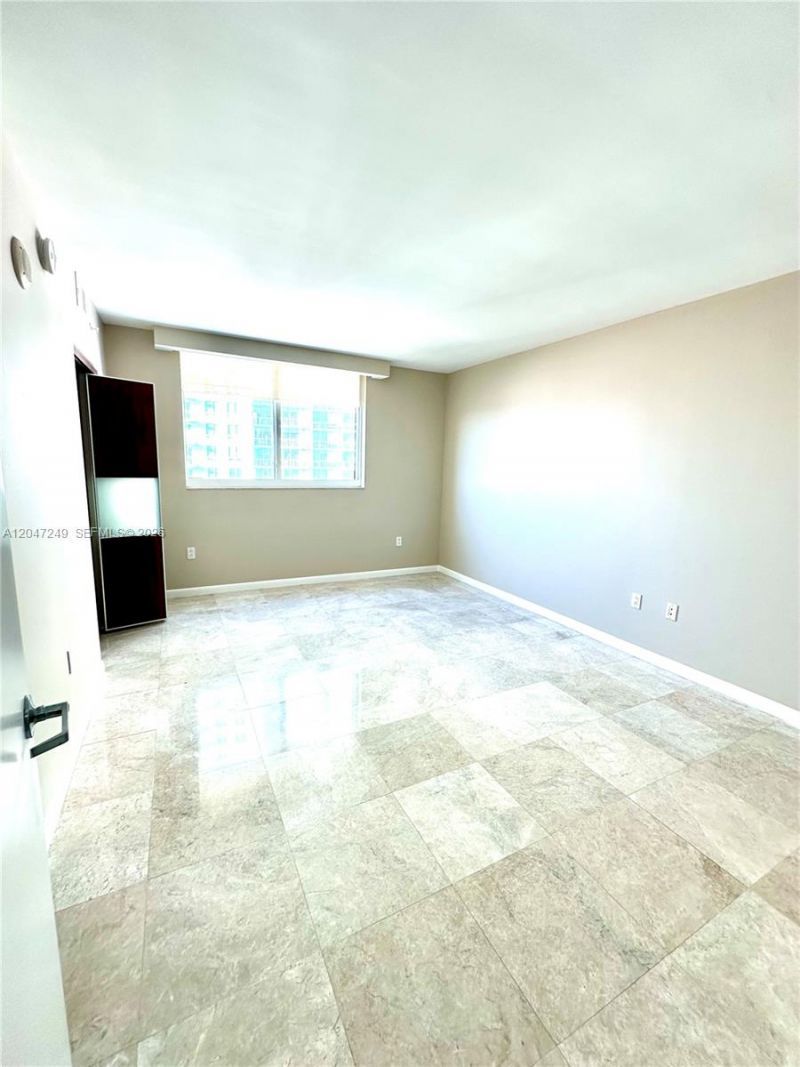 1800 N Bayshore Dr , Unit 2315, Miami, FL 33132 Photo