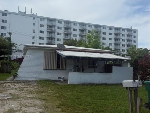 1258 NE 109th St , Miami, FL 33161