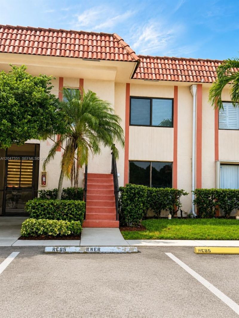 331 Lakeview Dr , Unit 203, Weston, FL 33326 Photo