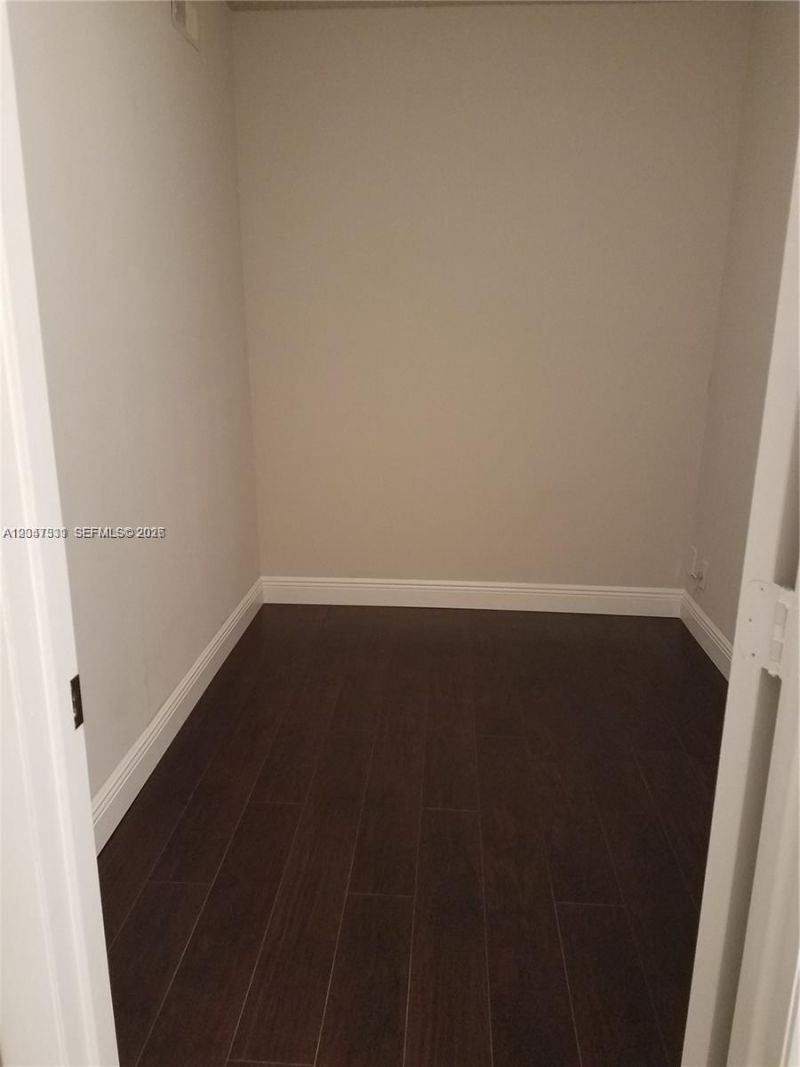 331 Lakeview Dr , Unit 203, Weston, FL 33326 Photo
