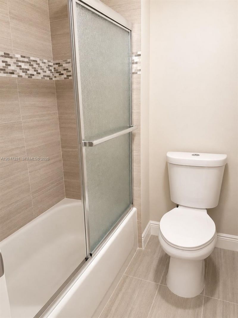 331 Lakeview Dr , Unit 203, Weston, FL 33326 Photo