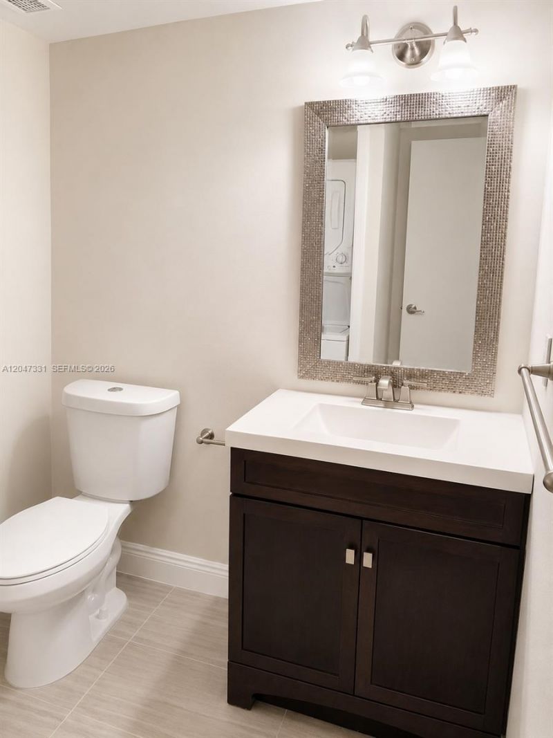 331 Lakeview Dr , Unit 203, Weston, FL 33326 Photo
