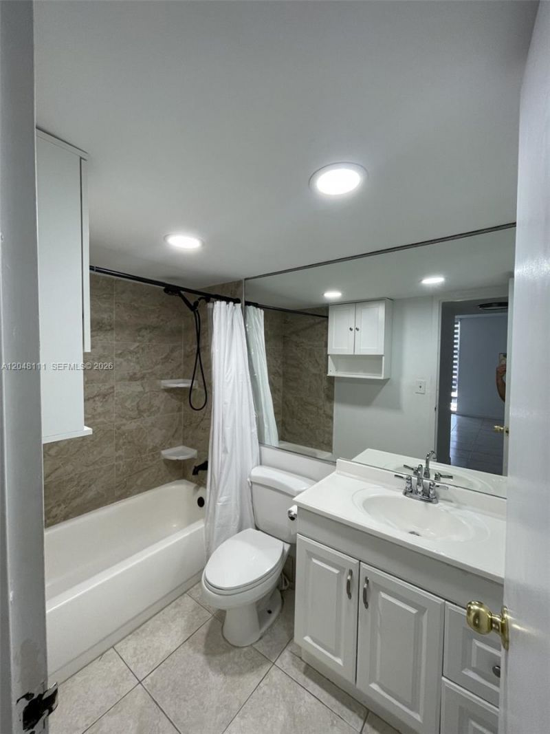 200 172nd St, Unit 210, Sunny Isles Beach, FL 33160 Photo