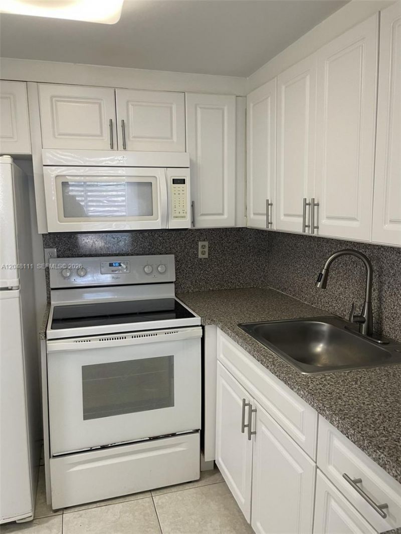 200 172nd St , Unit 210, Sunny Isles Beach, FL 33160 Photo
